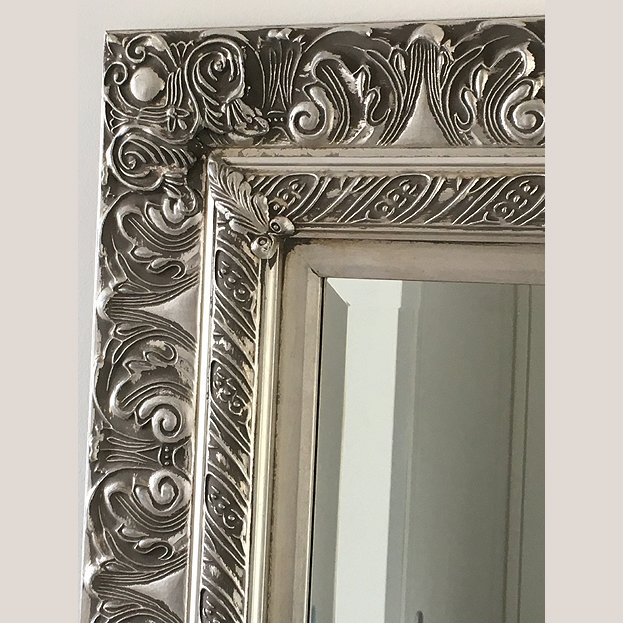 Grand documentaire Nauw Baroque Mirror Fuseli Light silver | Classic Mirror | Usi Maison